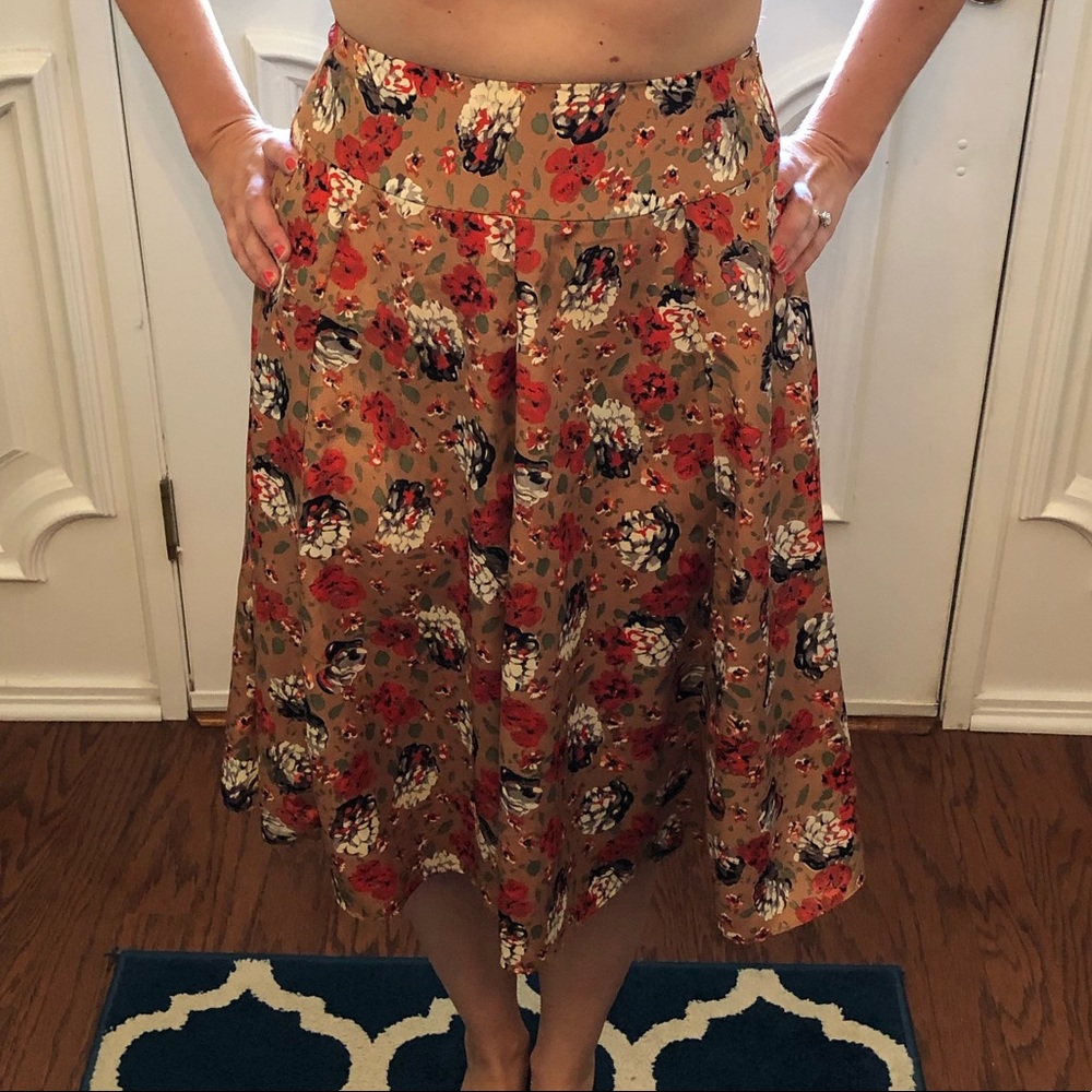 A-line high-waisted floral skirt
